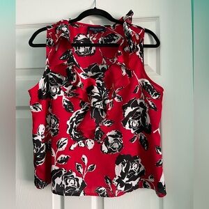 Jones New York Petite Woman’s Sleeveless Shirt Ruffle Neckline PL Red Black Rose